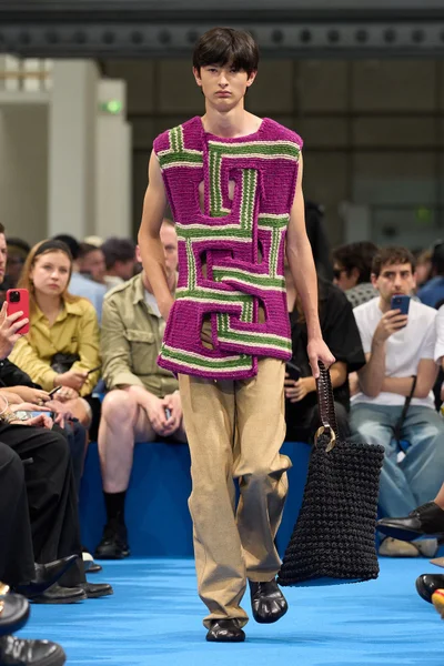 Look 19